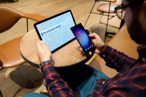 A person reading a news website on a laptop